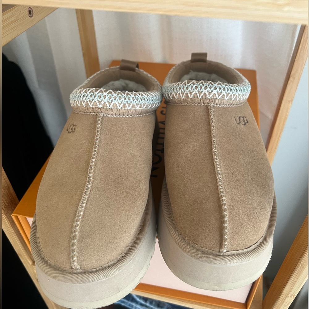 UGG Tazz in Sand **RARE***